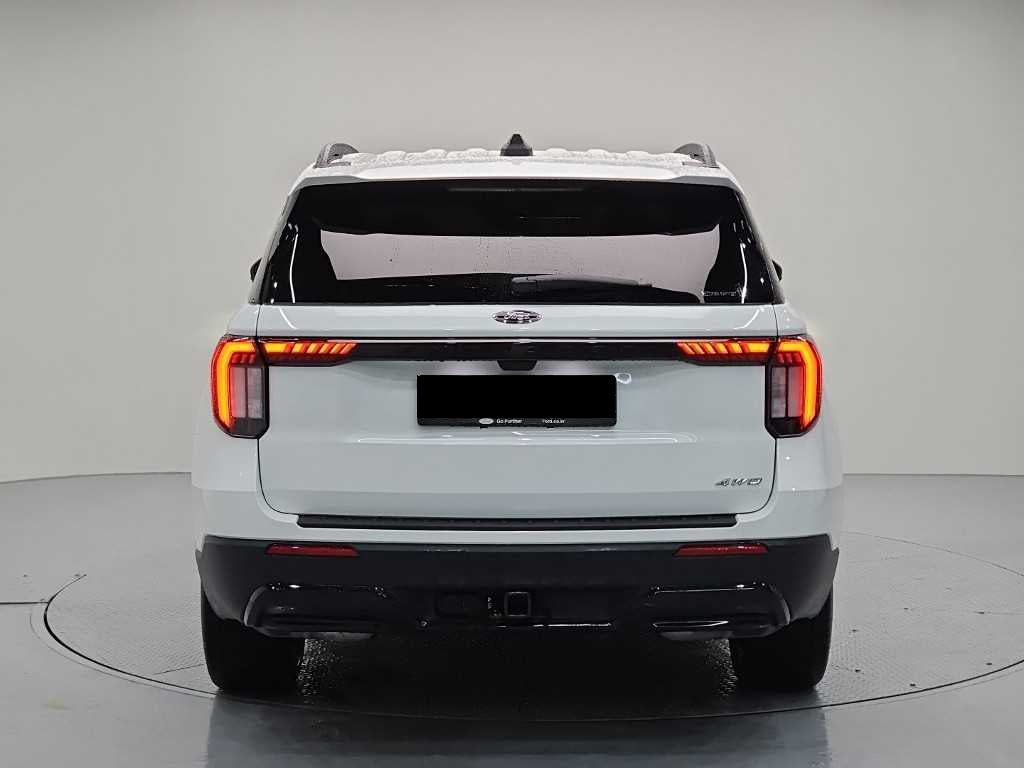 Ford Explorer — photo 03