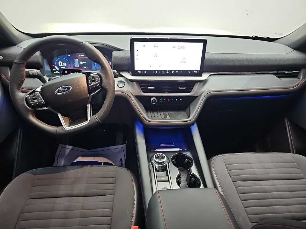 Ford Explorer — photo 07