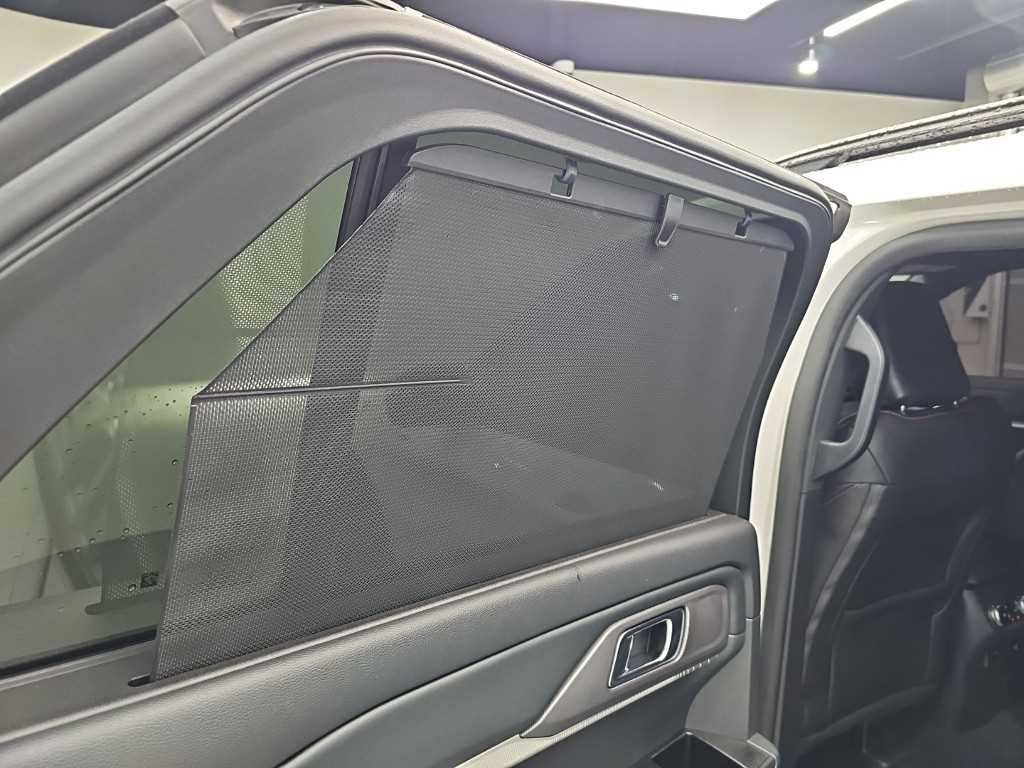 Ford Explorer — photo 13