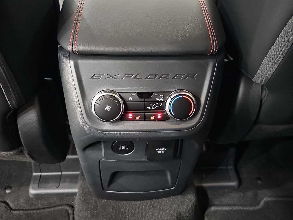 Ford Explorer — photo 14