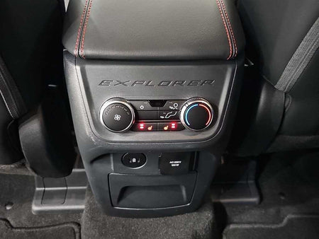 Ford Explorer — photo 14