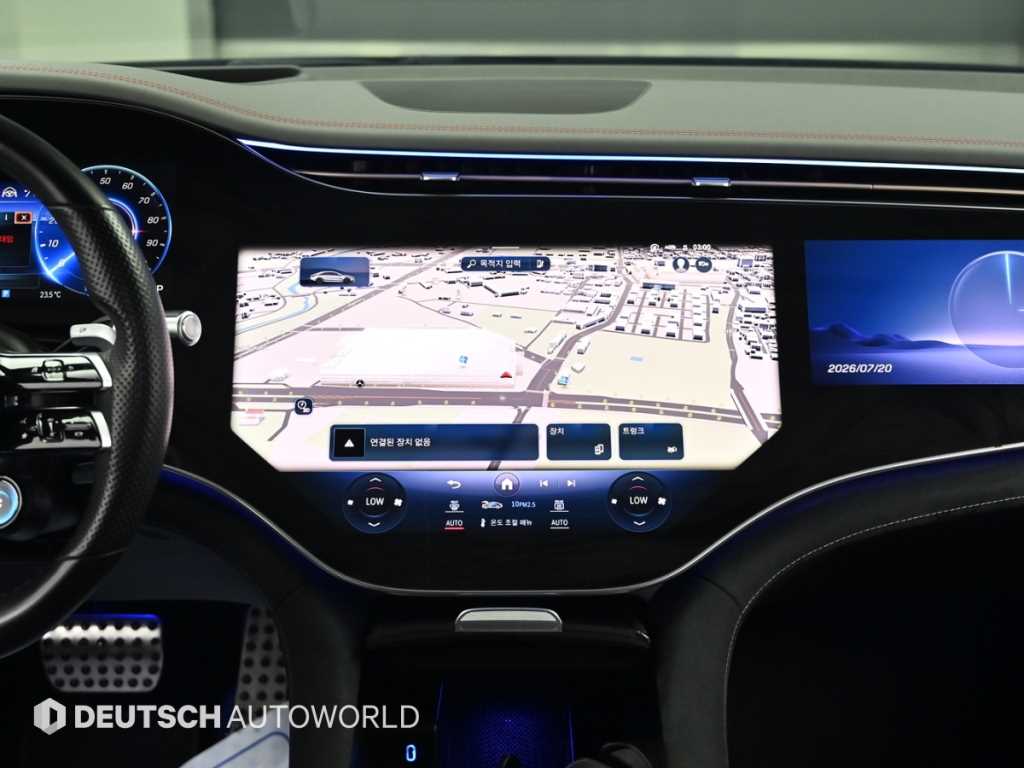 Mercedes-Benz EQS — photo 14