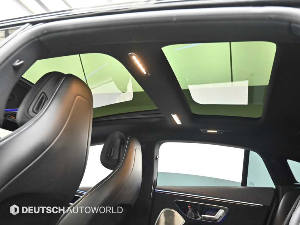 Mercedes-Benz EQS — photo 18