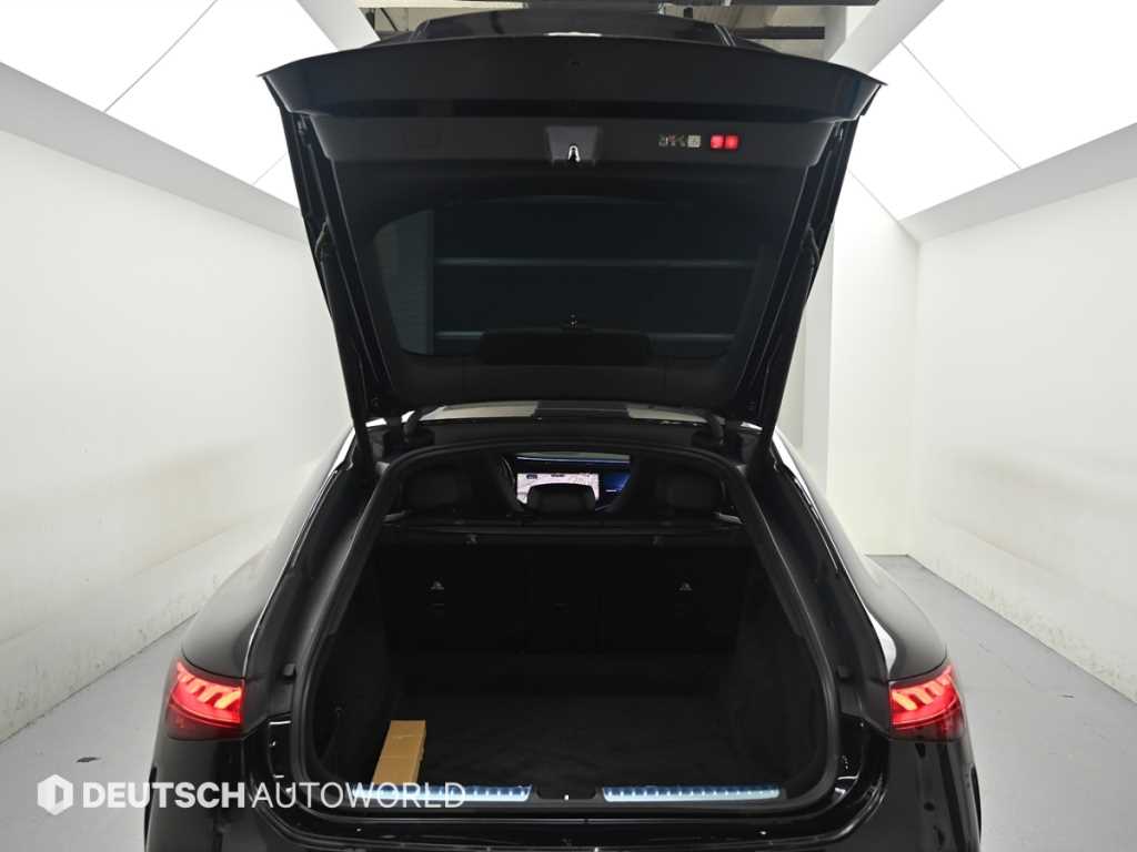 Mercedes-Benz EQS — photo 19