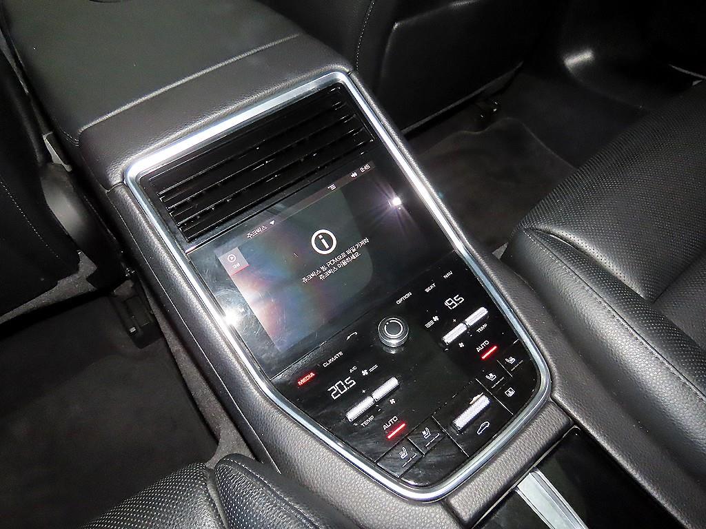 Porsche Panamera — photo 14