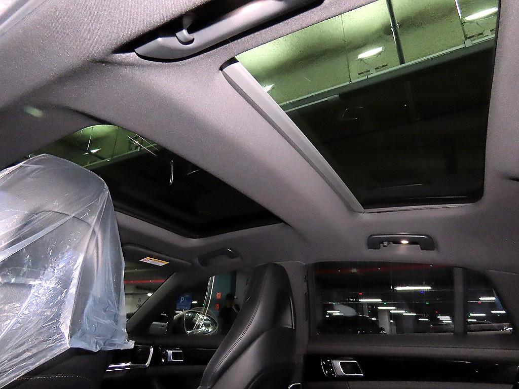 Porsche Panamera — photo 15