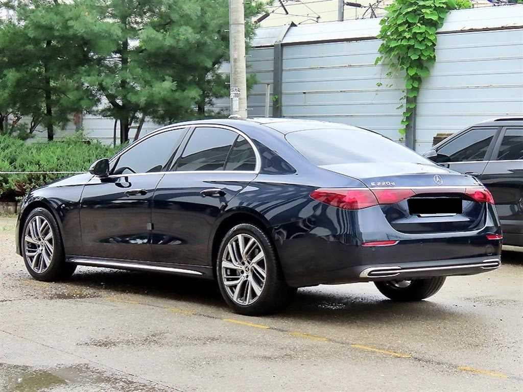 Mercedes-Benz E-Class — photo 03