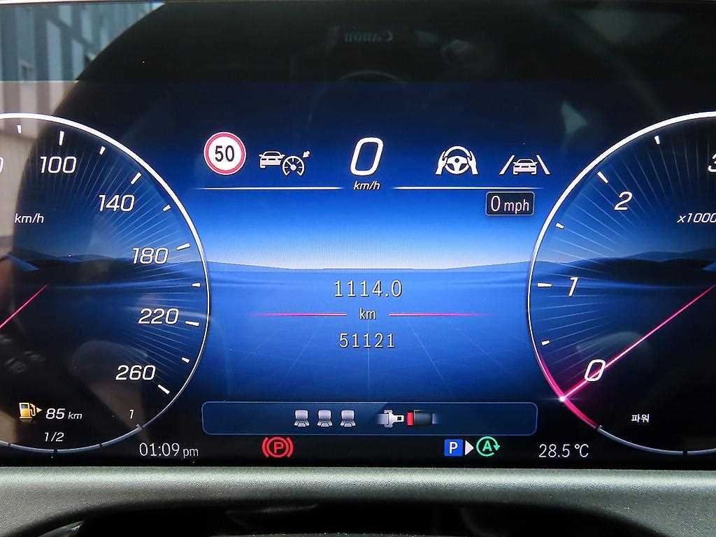 Mercedes-Benz E-Class — photo 09