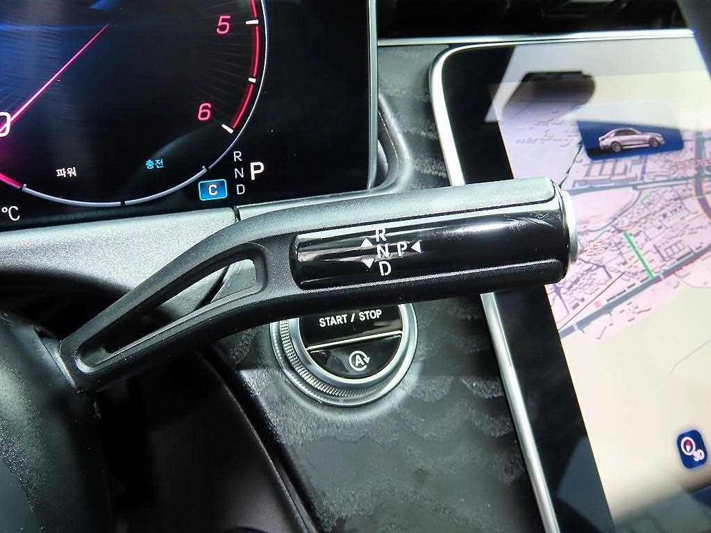 Mercedes-Benz E-Class — photo 10