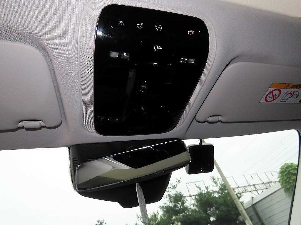 Mercedes-Benz E-Class — photo 14