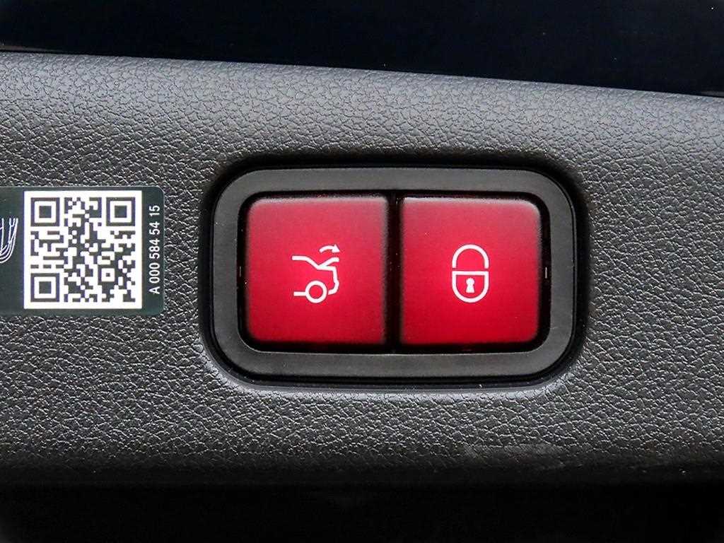 Mercedes-Benz E-Class — photo 17