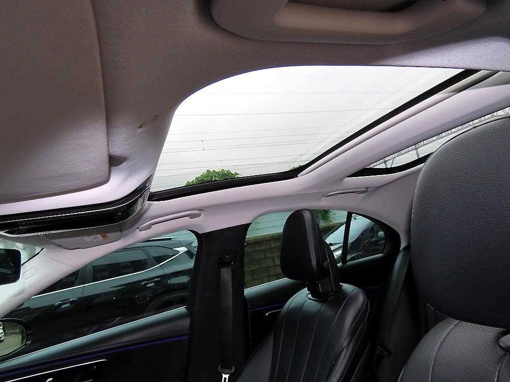 Mercedes-Benz E-Class — photo 18