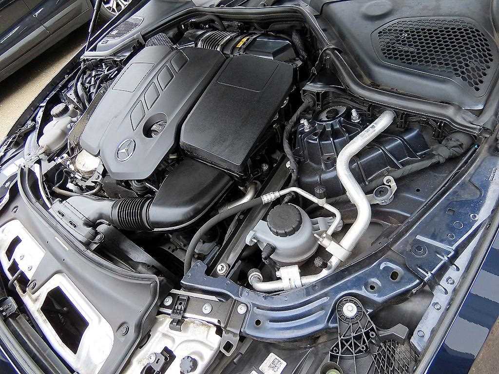 Mercedes-Benz E-Class — photo 19