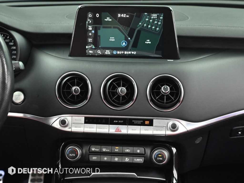 Kia Stinger — photo 16