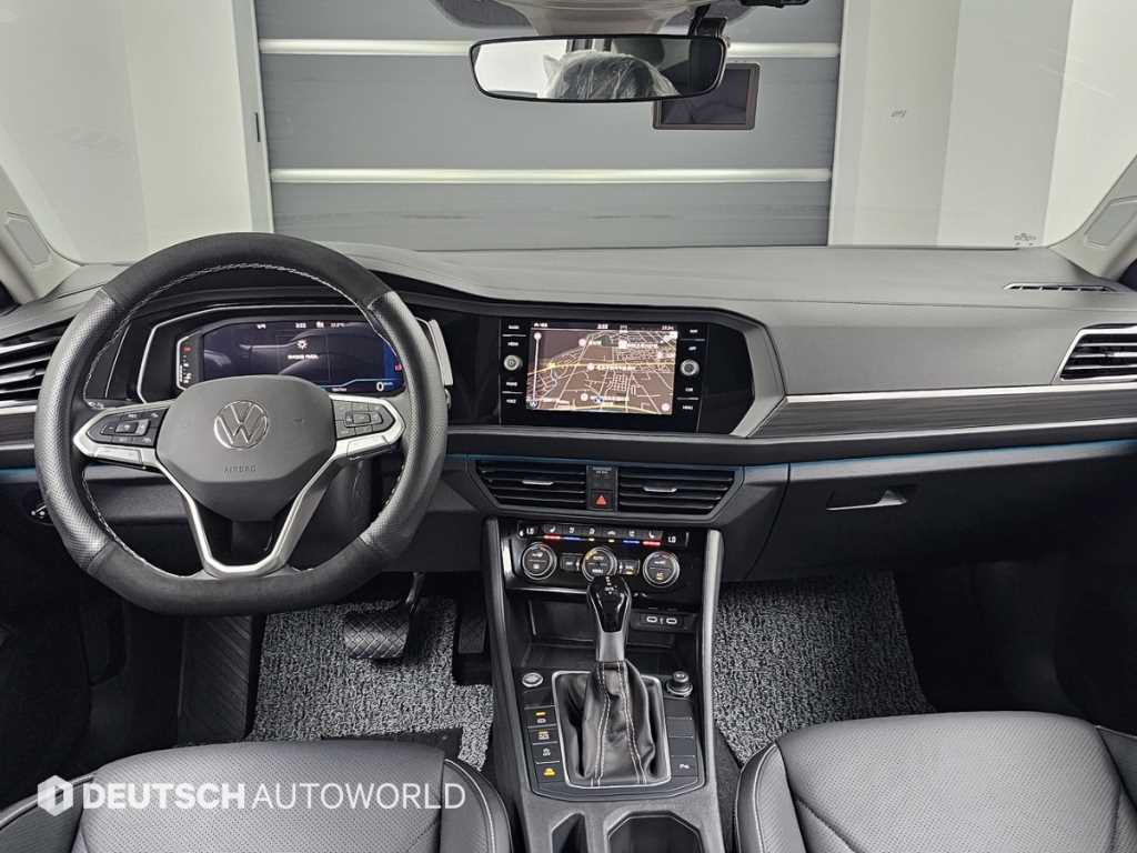 Volkswagen Jetta — photo 07