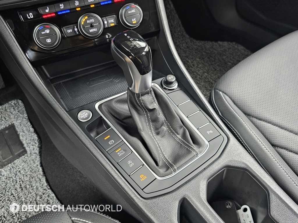 Volkswagen Jetta — photo 09
