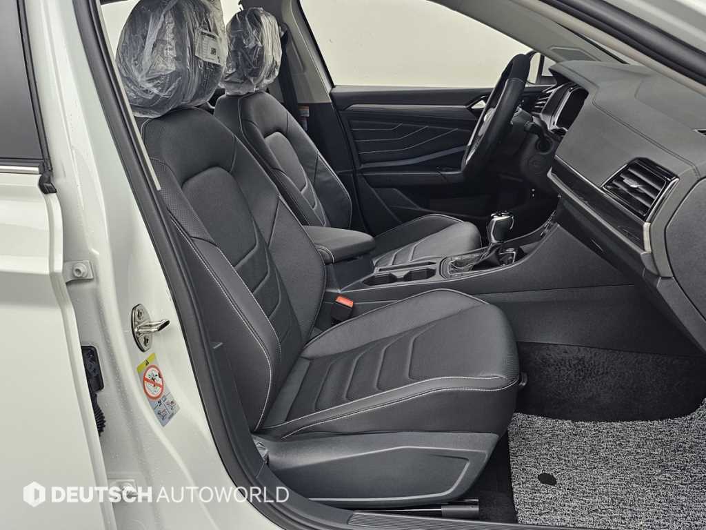 Volkswagen Jetta — photo 10