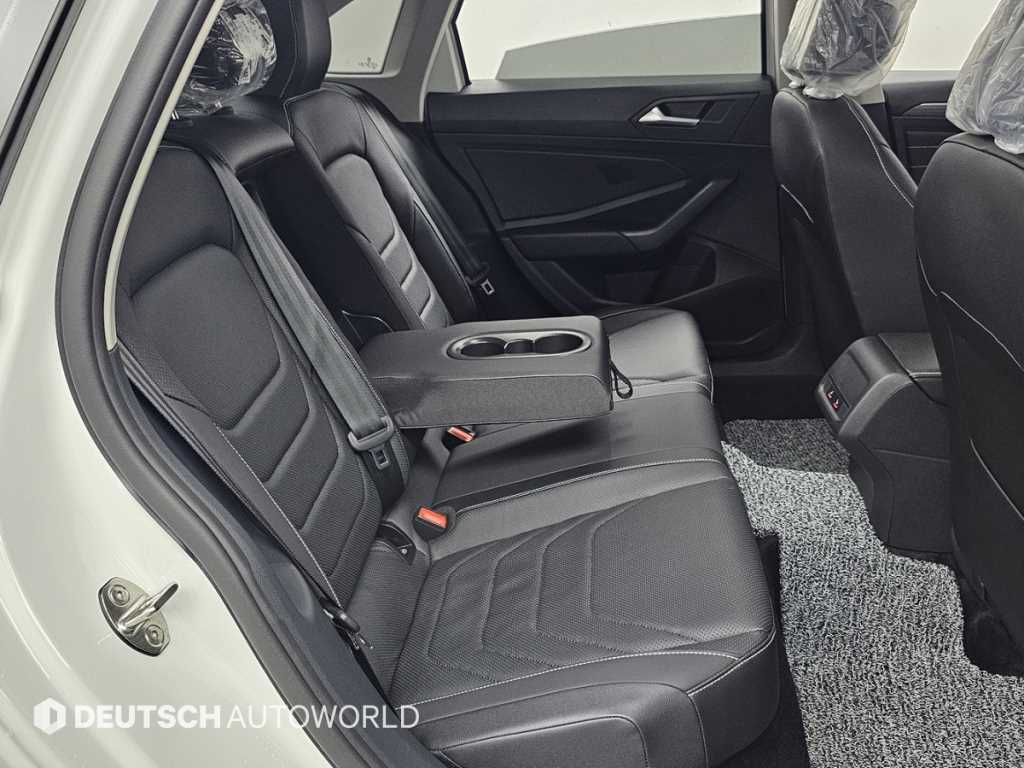 Volkswagen Jetta — photo 12