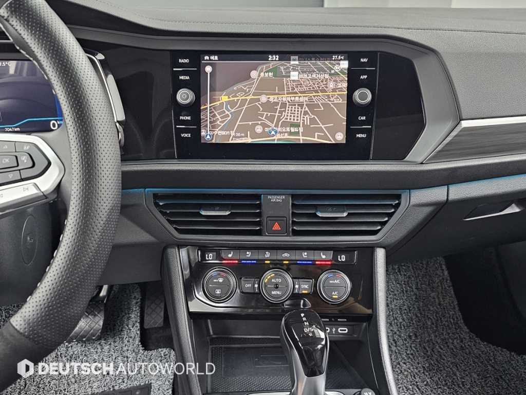 Volkswagen Jetta — photo 14