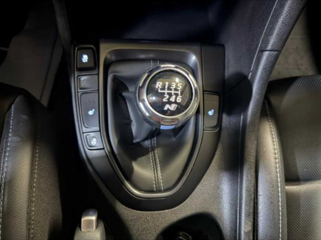 Hyundai Veloster — photo 12