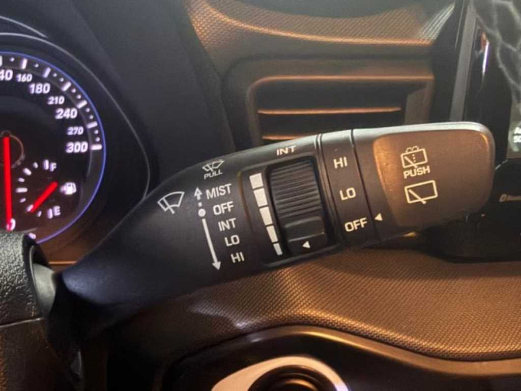 Hyundai Veloster — photo 15