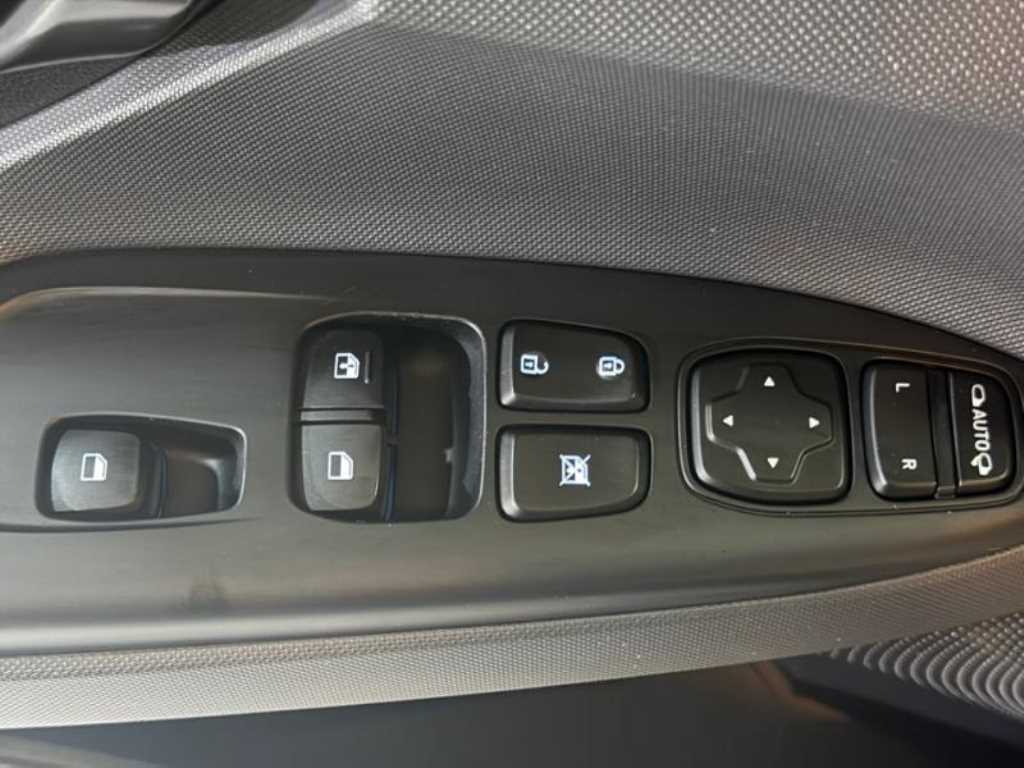 Hyundai Veloster — photo 16