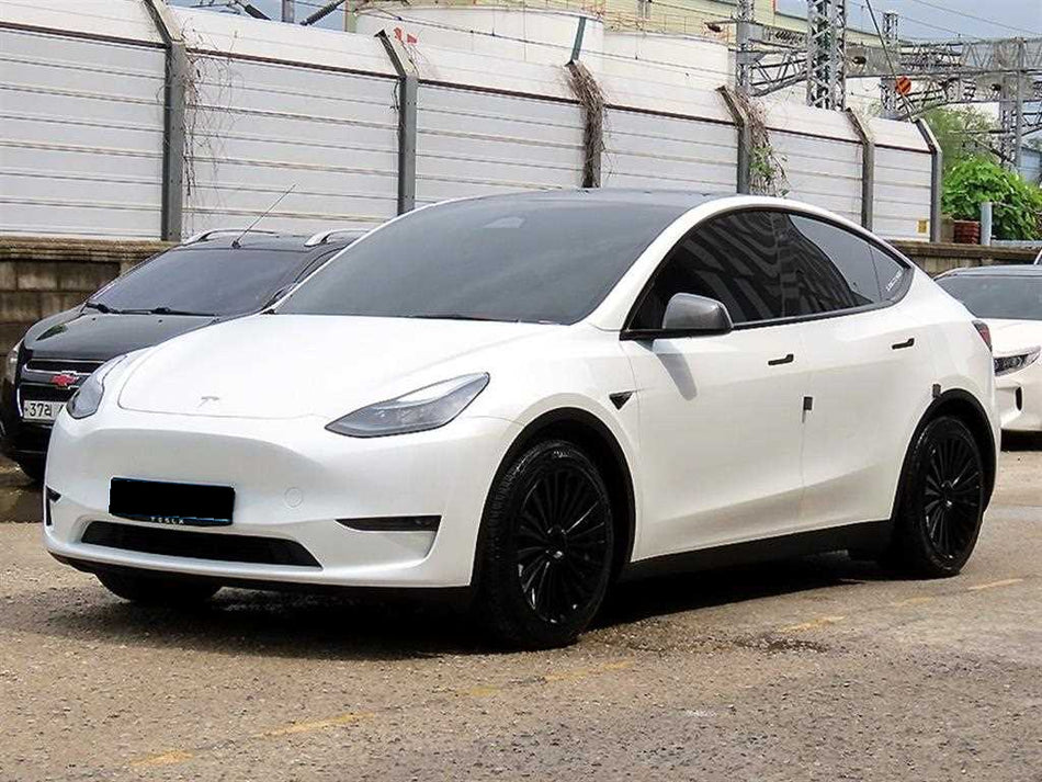 Tesla Model Y — photo 02