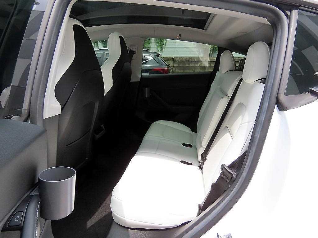 Tesla Model Y — photo 06