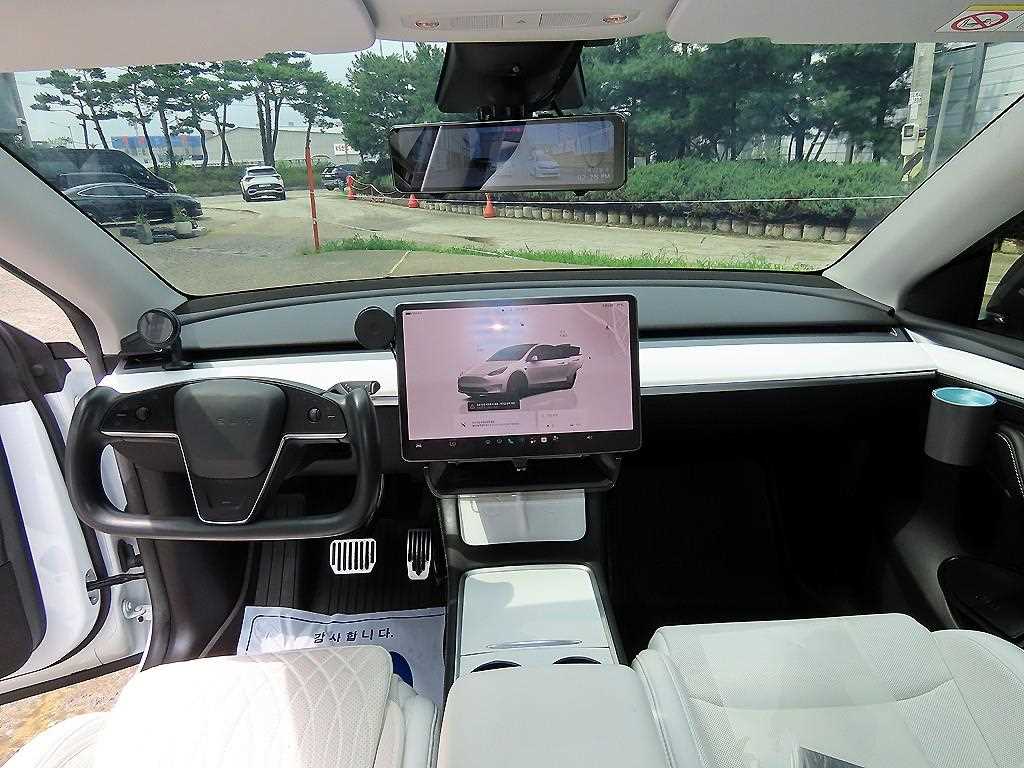 Tesla Model Y — photo 07
