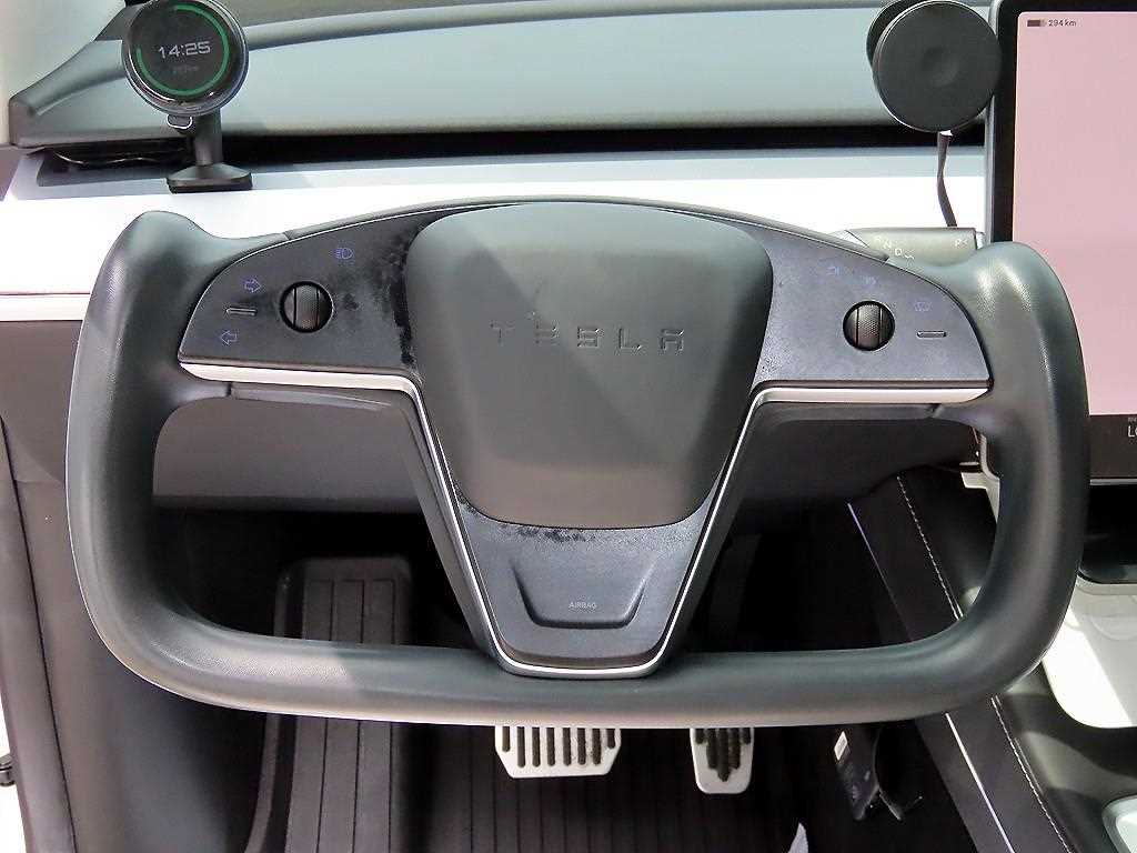Tesla Model Y — photo 08