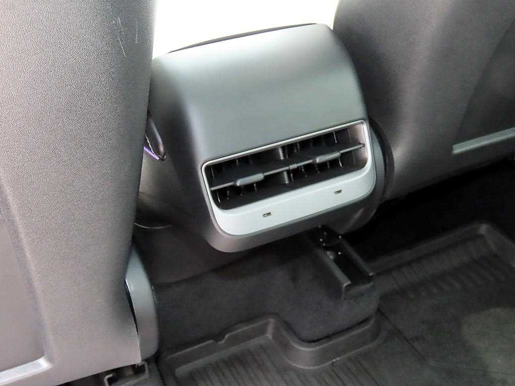 Tesla Model Y — photo 16