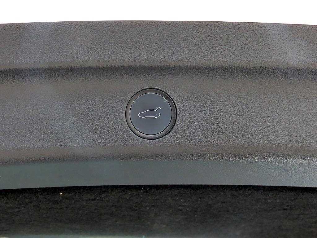 Tesla Model Y — photo 17