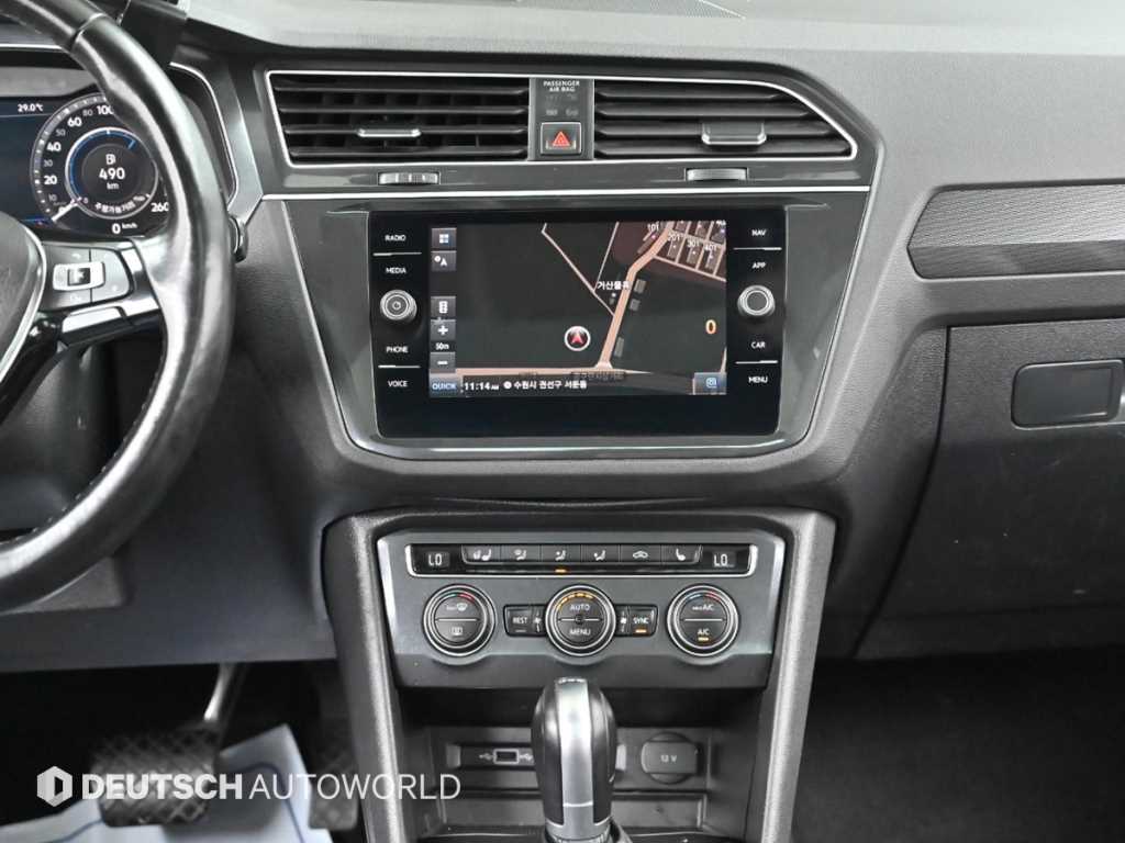 Volkswagen Tiguan — photo 14