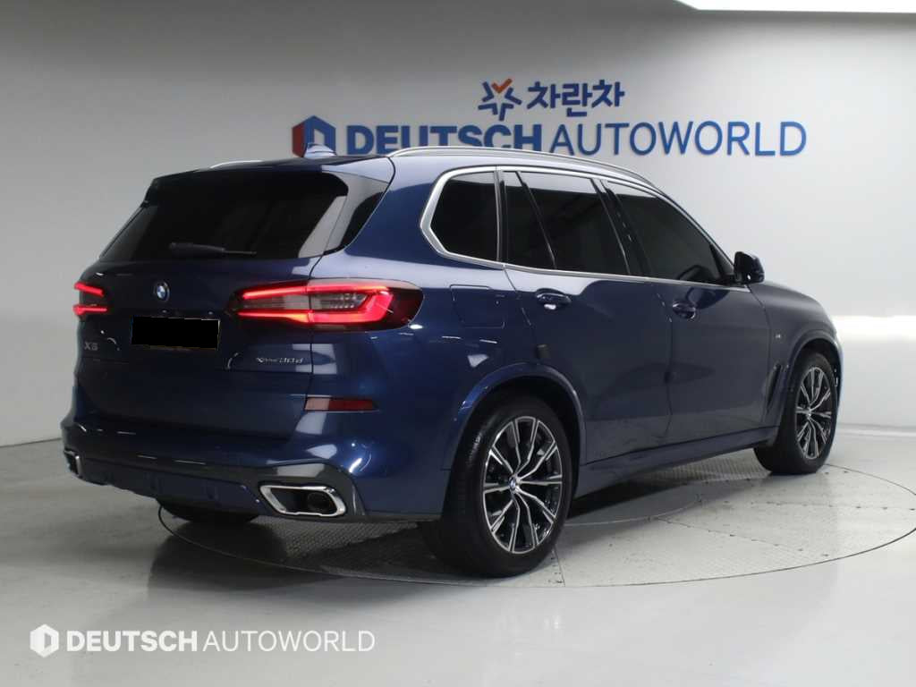 BMW X5 — photo 02