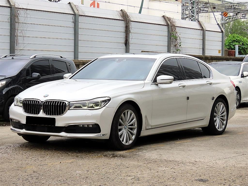 BMW 7-Series — photo 02