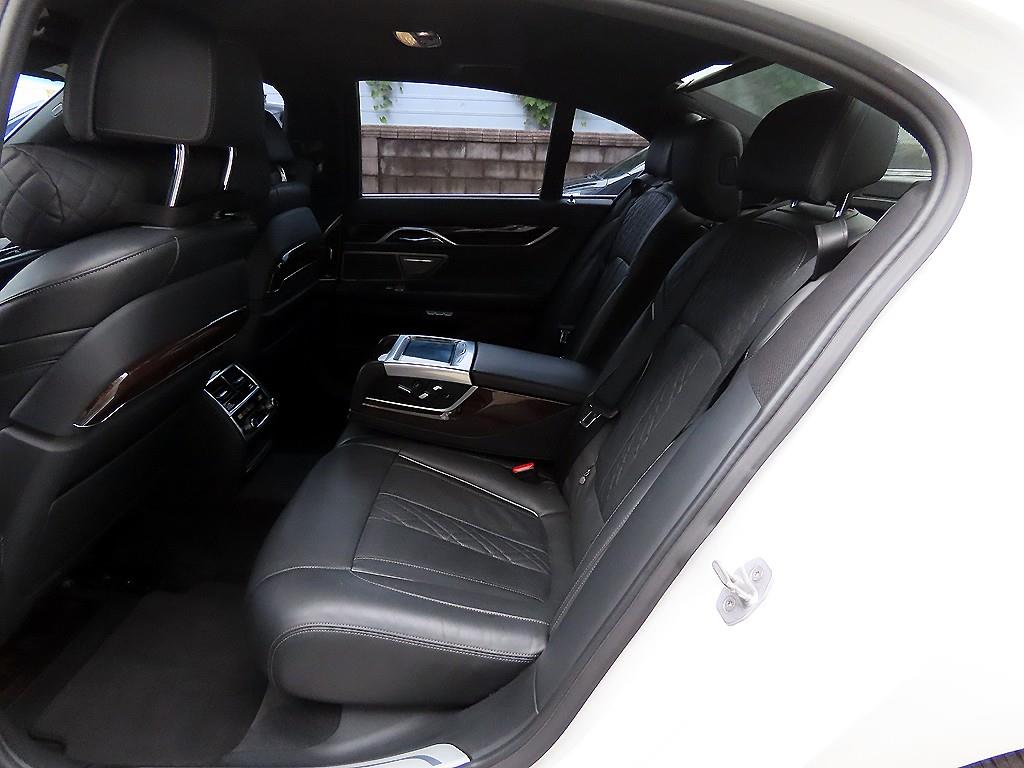 BMW 7-Series — photo 06