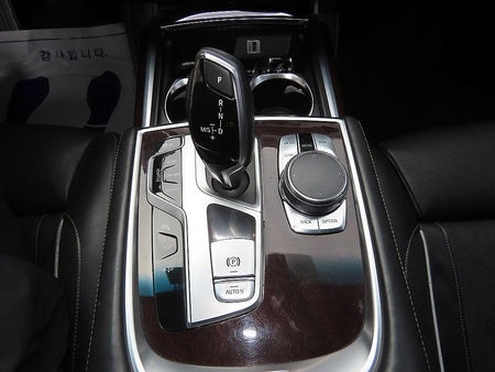 BMW 7-Series — photo 11