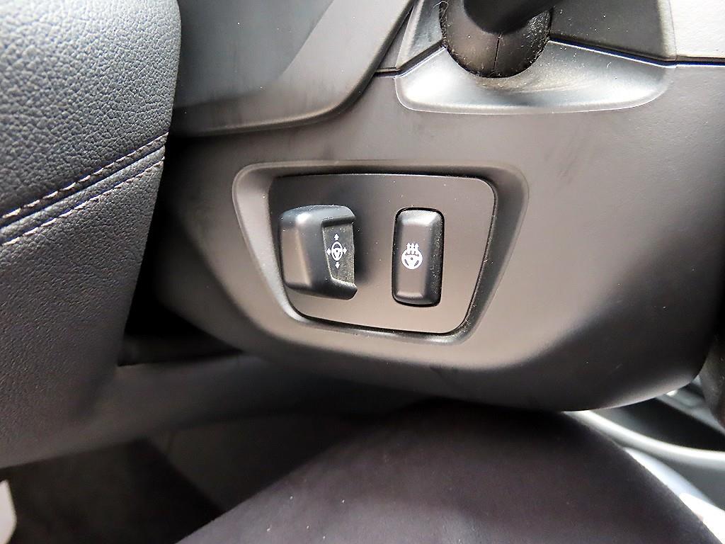 BMW 7-Series — photo 13