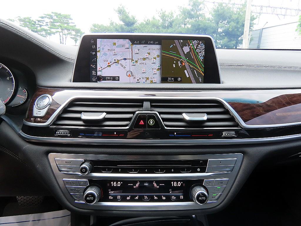 BMW 7-Series — photo 14
