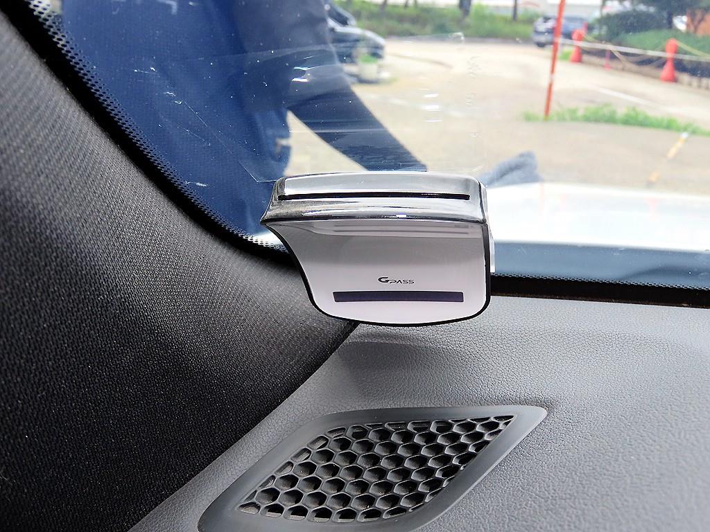 BMW 7-Series — photo 15