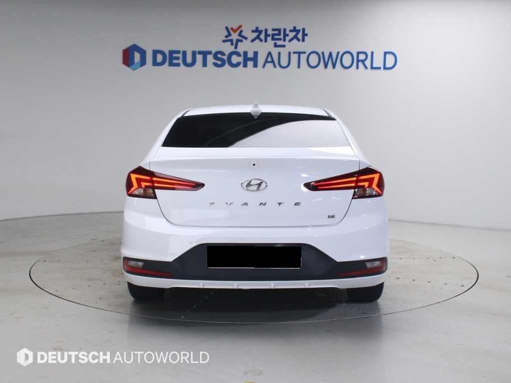 Hyundai Avante — photo 04