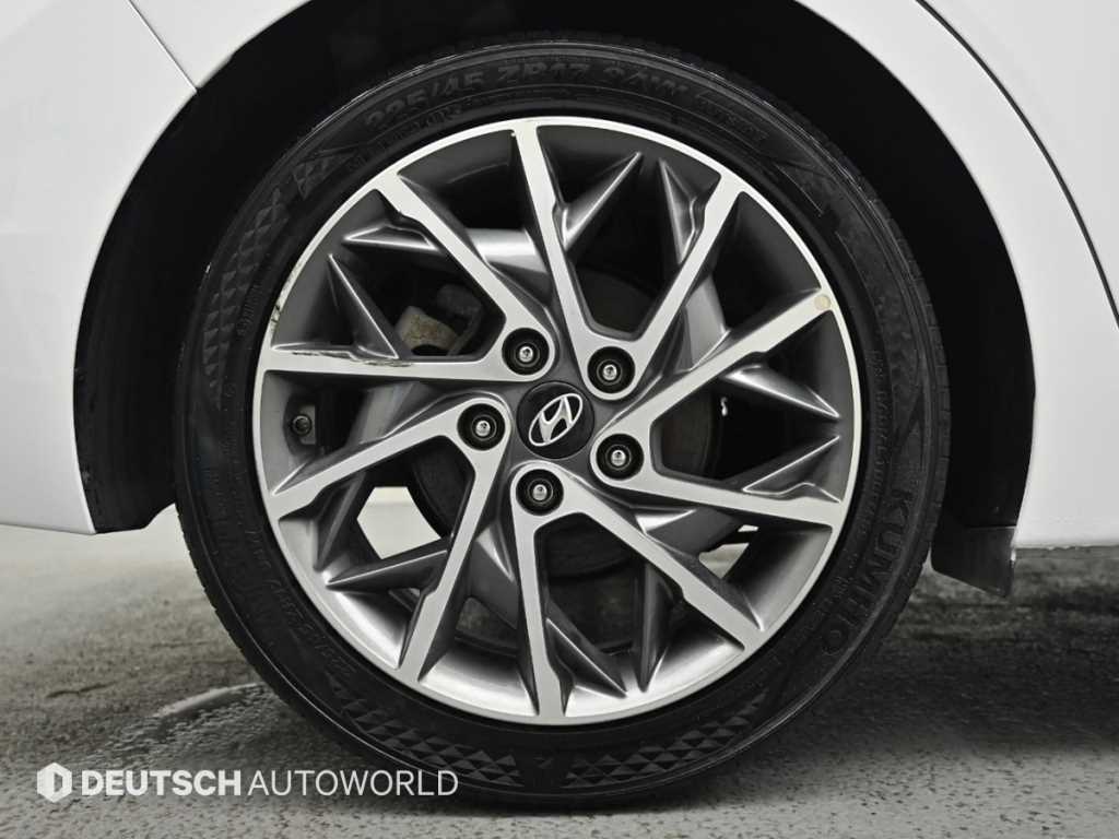 Hyundai Avante — photo 05