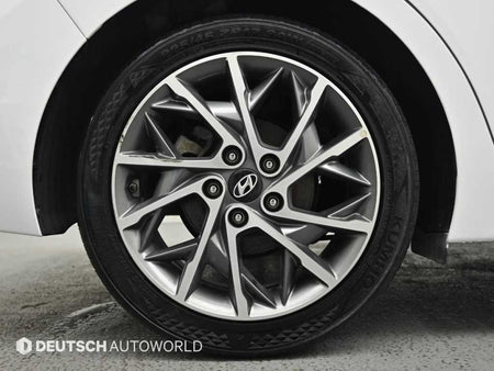 Hyundai Avante — photo 05