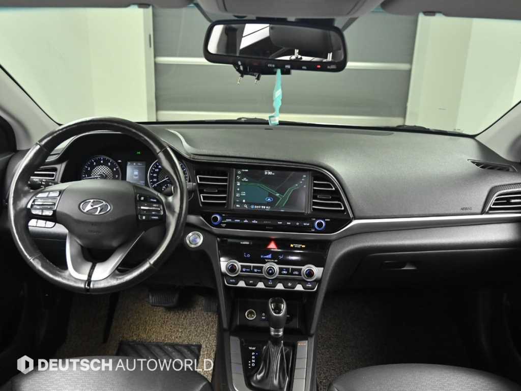 Hyundai Avante — photo 07