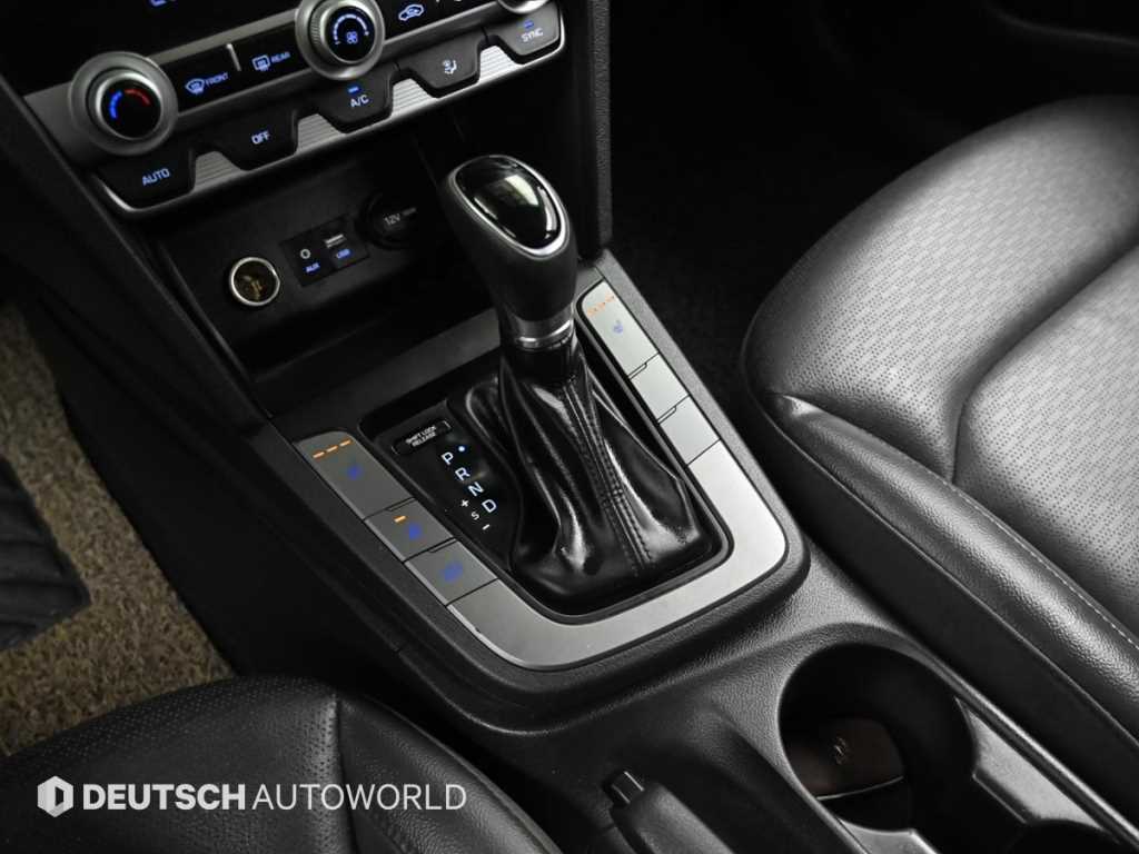 Hyundai Avante — photo 09