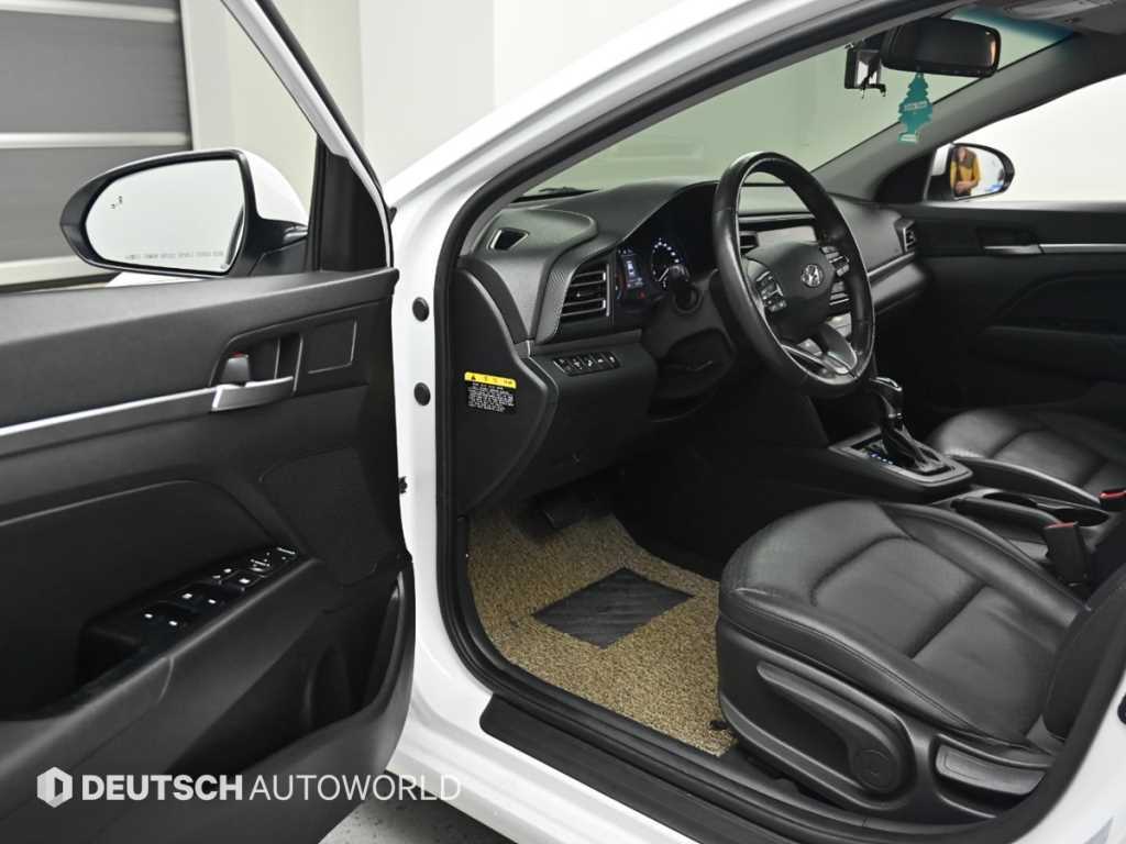 Hyundai Avante — photo 11