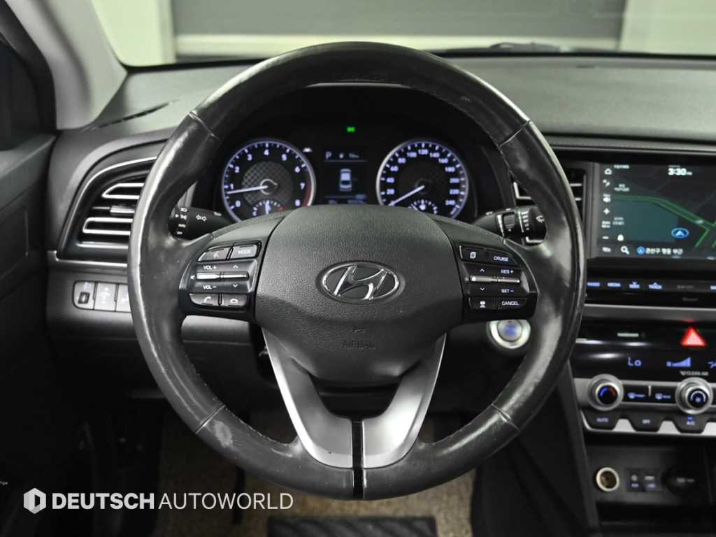 Hyundai Avante — photo 13
