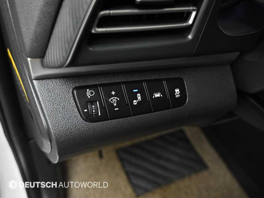 Hyundai Avante — photo 17