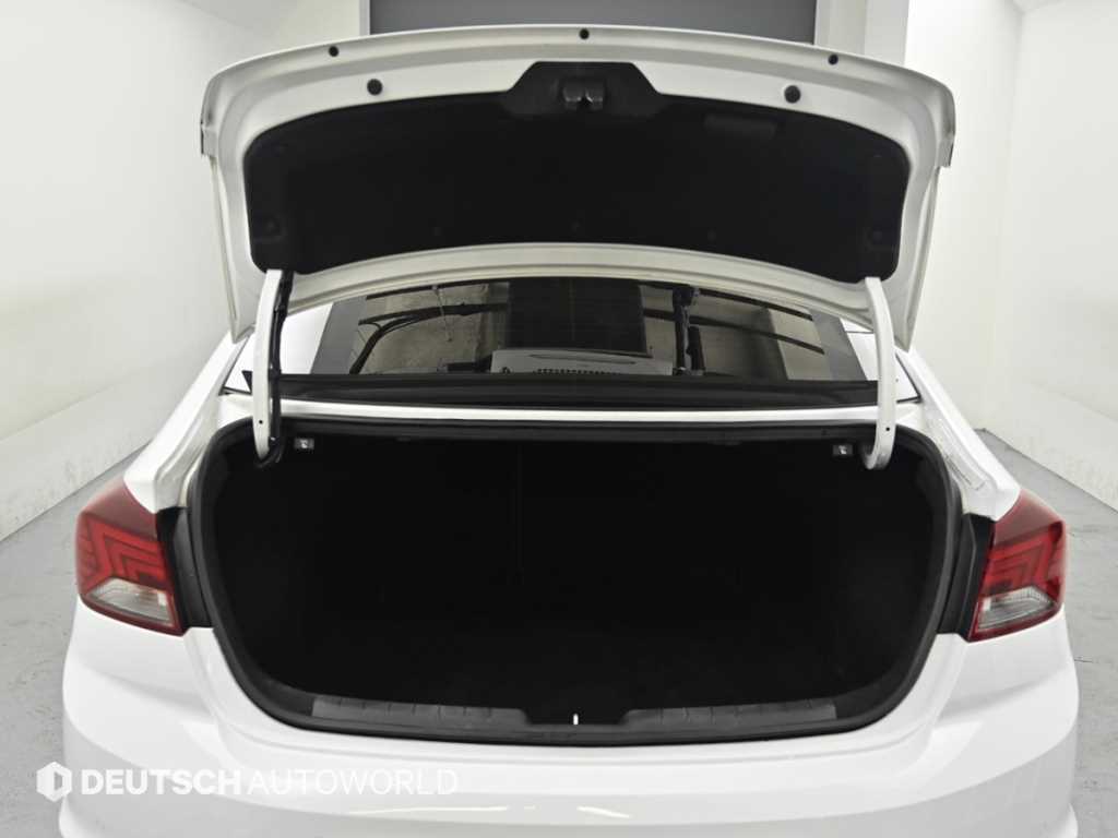 Hyundai Avante — photo 19