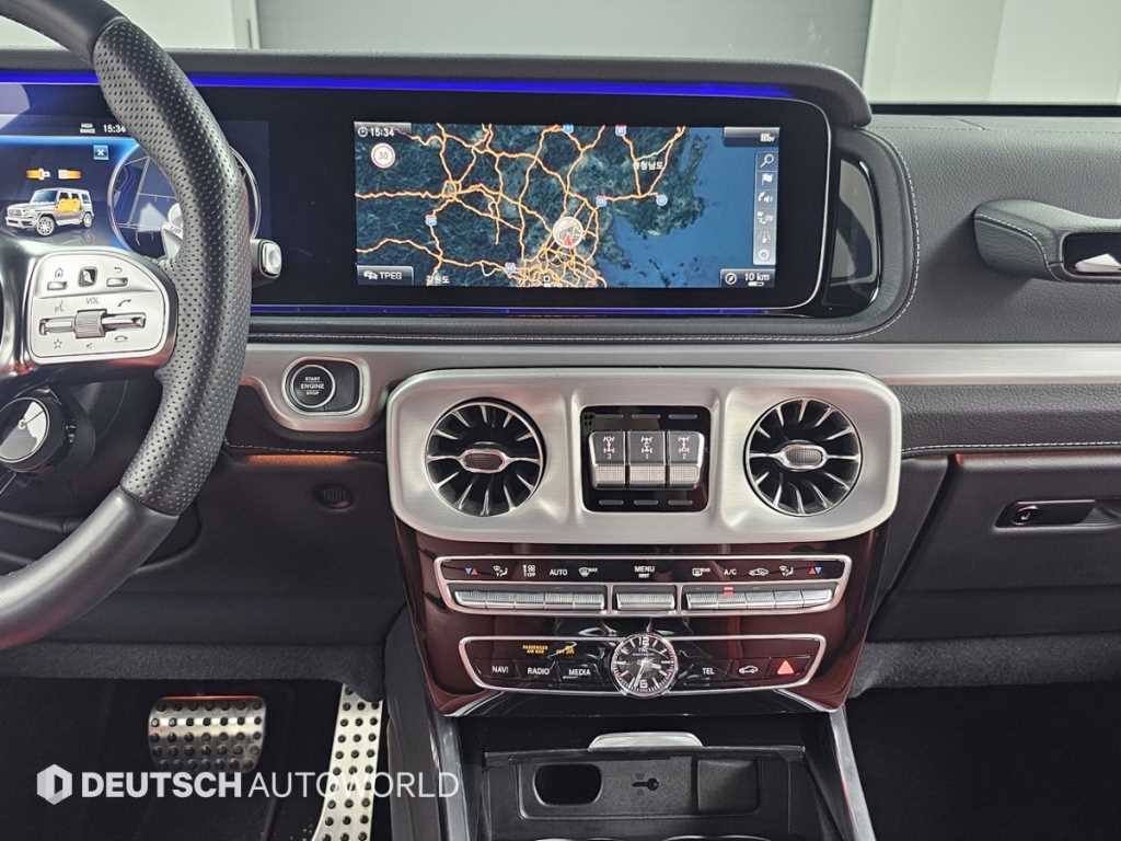 Mercedes-Benz G-Class — photo 14